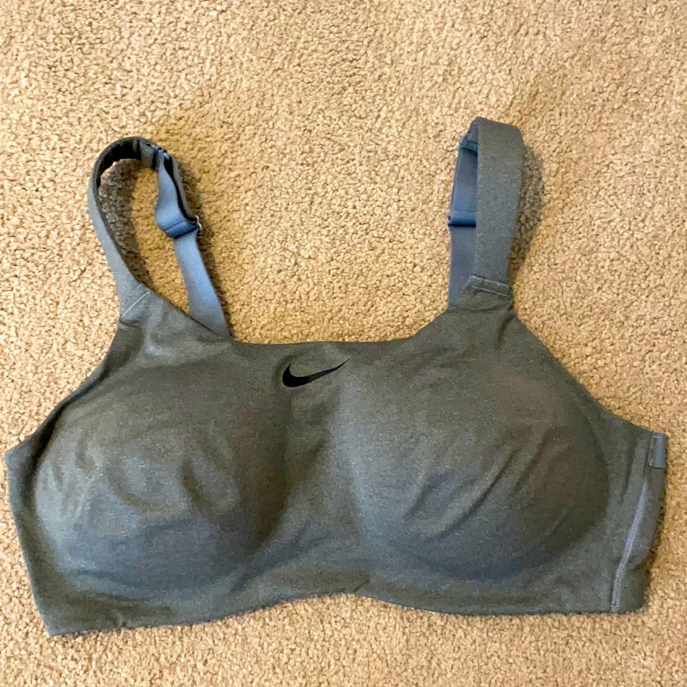 Like new, Nike Dri-fit sports bra. Sz. 40DD